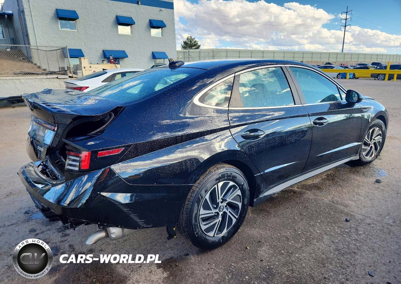 2026 Hyundai Sonata Hybrid Blue VIN:KMHL24JJ4TA165341 - 3