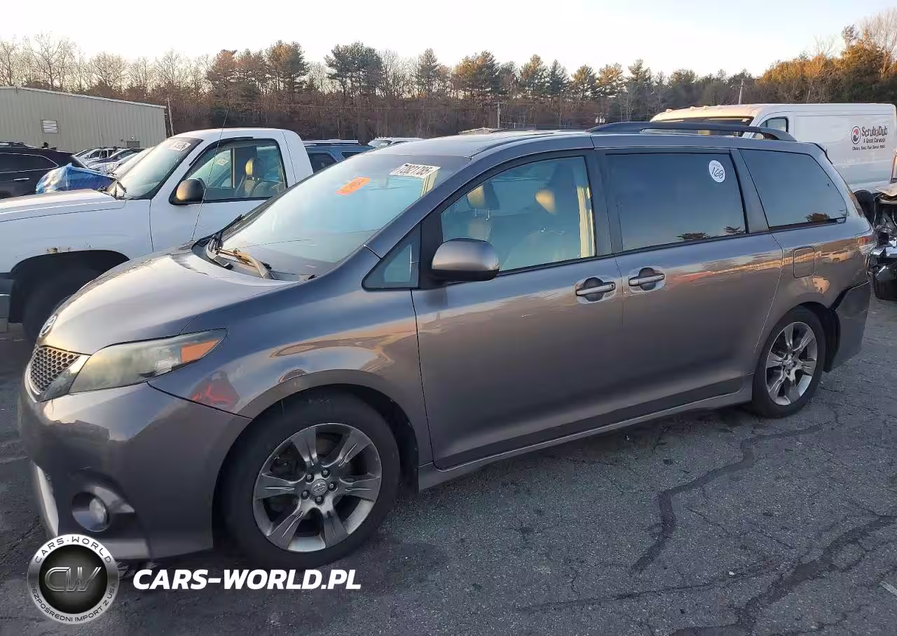 2011 Toyota Sienna Sport – zdjęcie 1 z 13