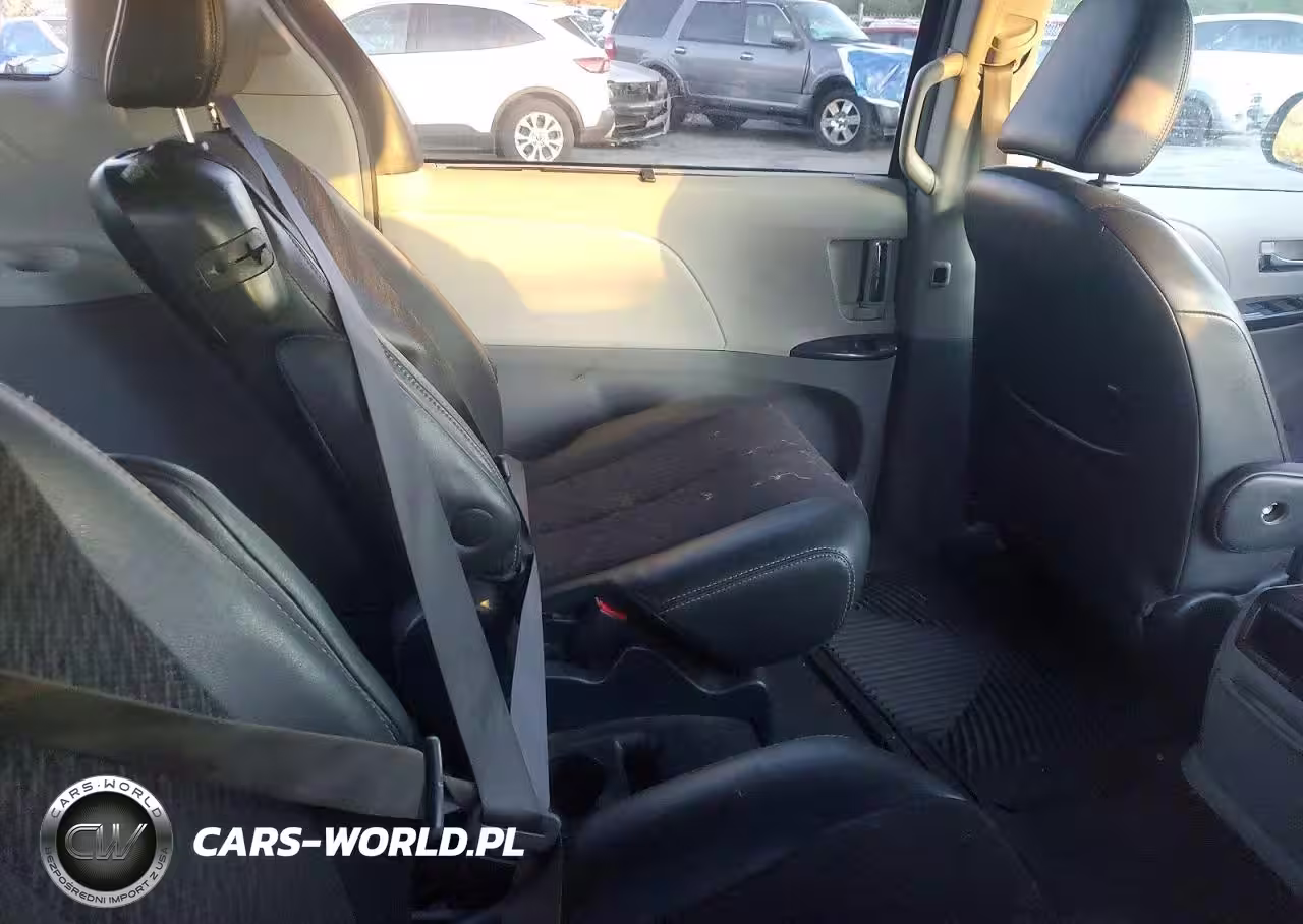 2011 Toyota Sienna Sport VIN:5TDXK3DC5BS105194 - 11