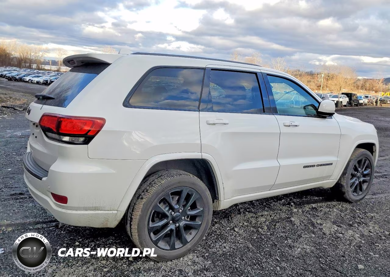 2018 Jeep Grand Cherokee Laredo VIN:1C4RJFAG5JC298404 - 3