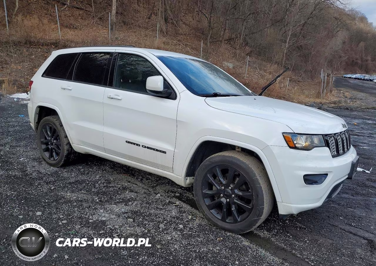 2018 Jeep Grand Cherokee Laredo VIN:1C4RJFAG5JC298404 - 4