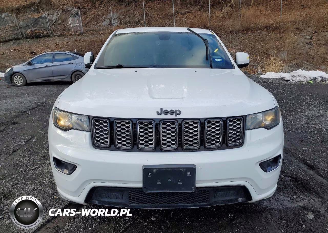 2018 Jeep Grand Cherokee Laredo VIN:1C4RJFAG5JC298404 - 5
