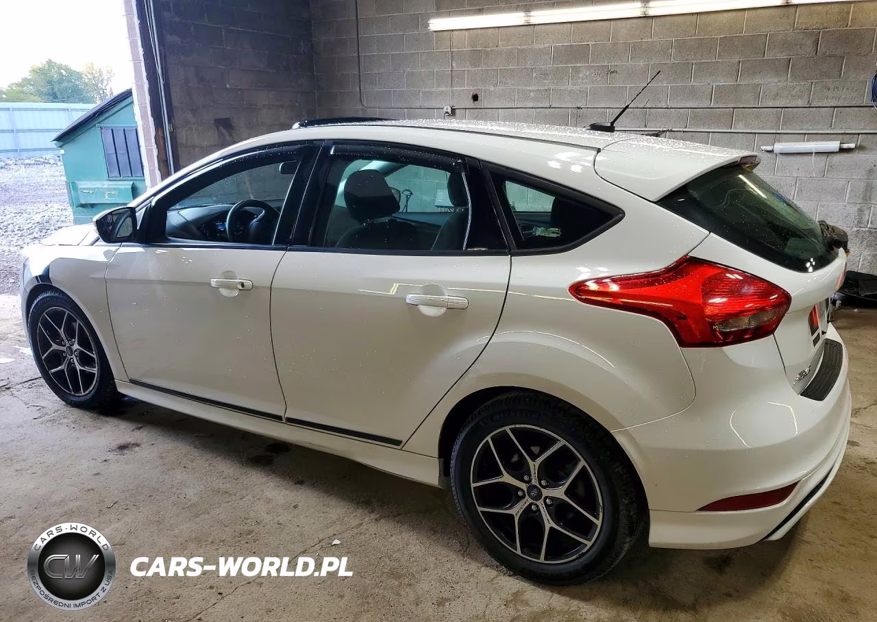 2015 Ford Focus Se VIN:1FADP3K28FL367223 - 2