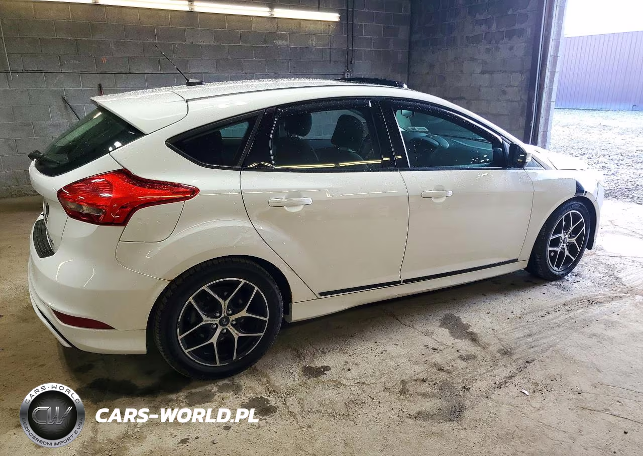2015 Ford Focus Se VIN:1FADP3K28FL367223 - 3