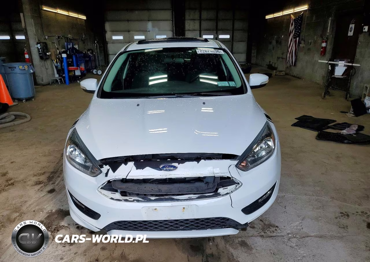 2015 Ford Focus Se VIN:1FADP3K28FL367223 - 5