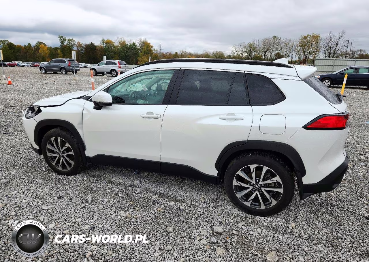 2022 Toyota Corolla Cross Xle VIN:7MUDAABG6NV037000 - 2