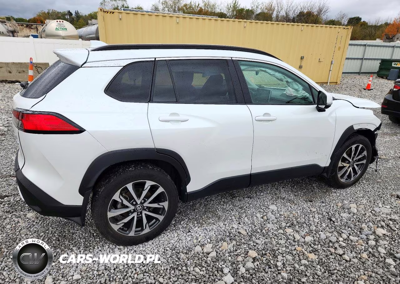 2022 Toyota Corolla Cross Xle VIN:7MUDAABG6NV037000 - 3