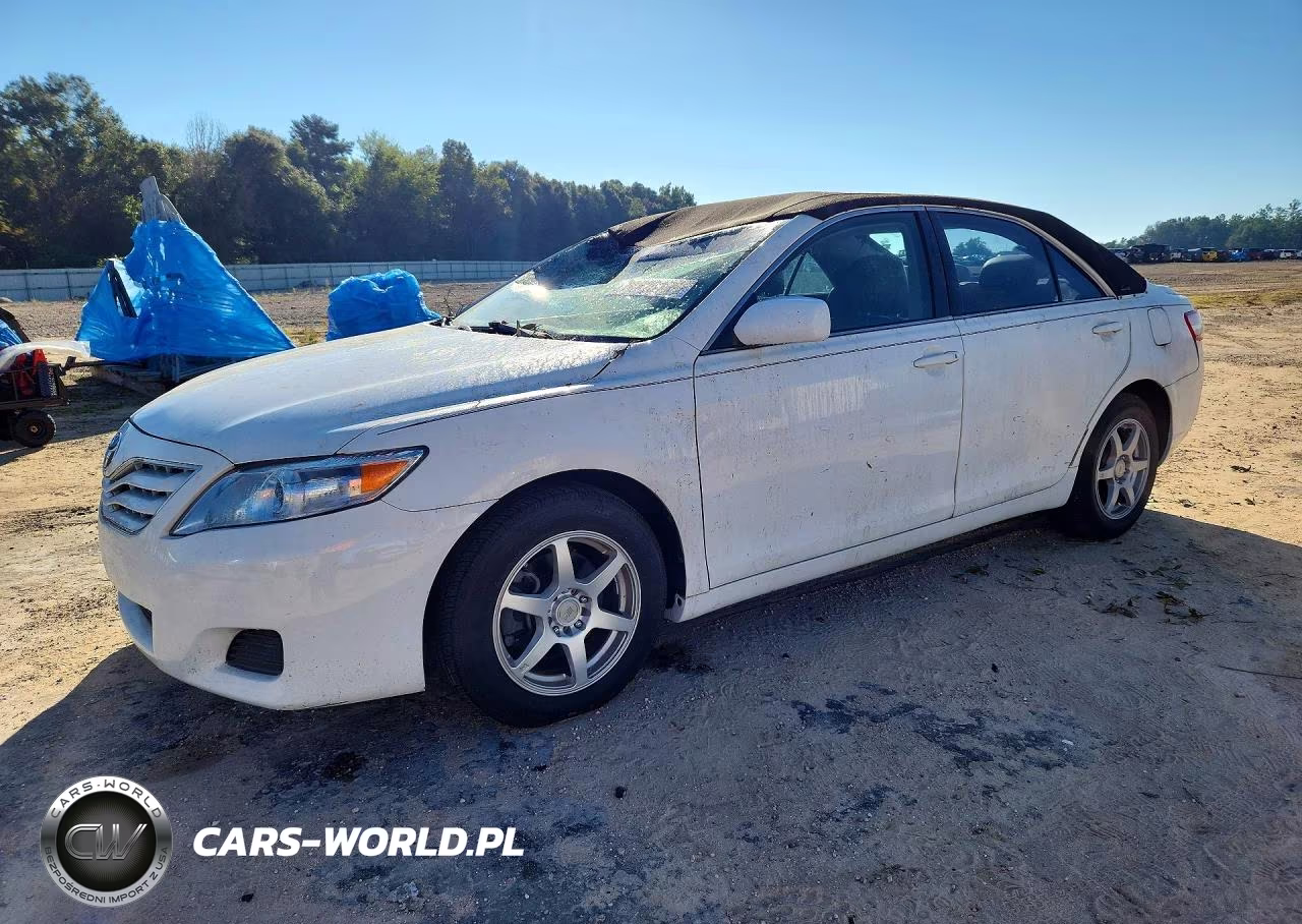 2011 Toyota Camry Le – zdjęcie 1 z 12