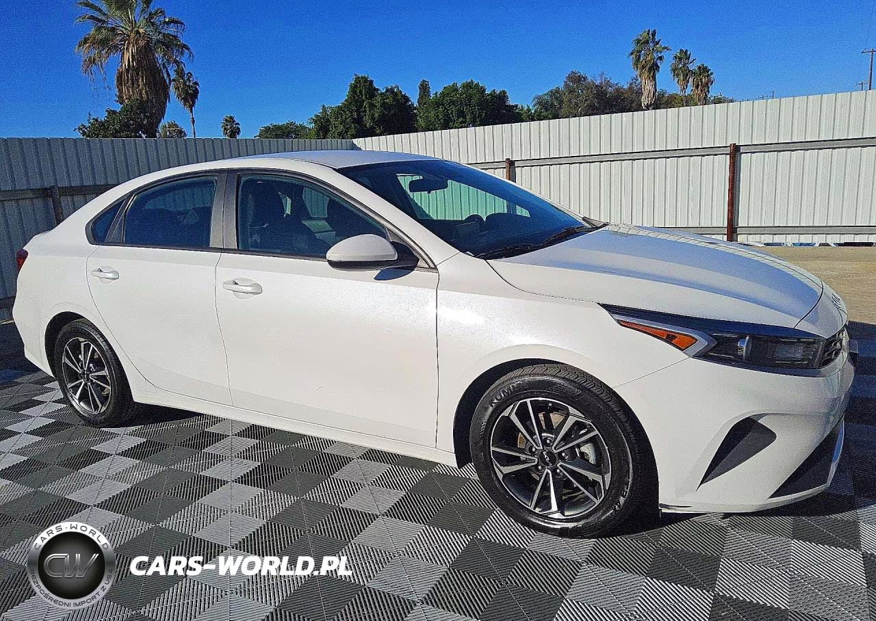 2023 Kia Forte Lxs VIN:3KPF24ADXPE558341 - 4