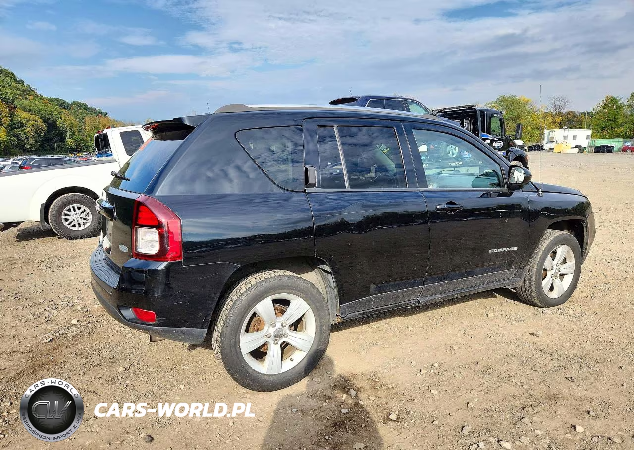 2014 Jeep Compass Latitude VIN:1C4NJDEB7ED762634 - 3