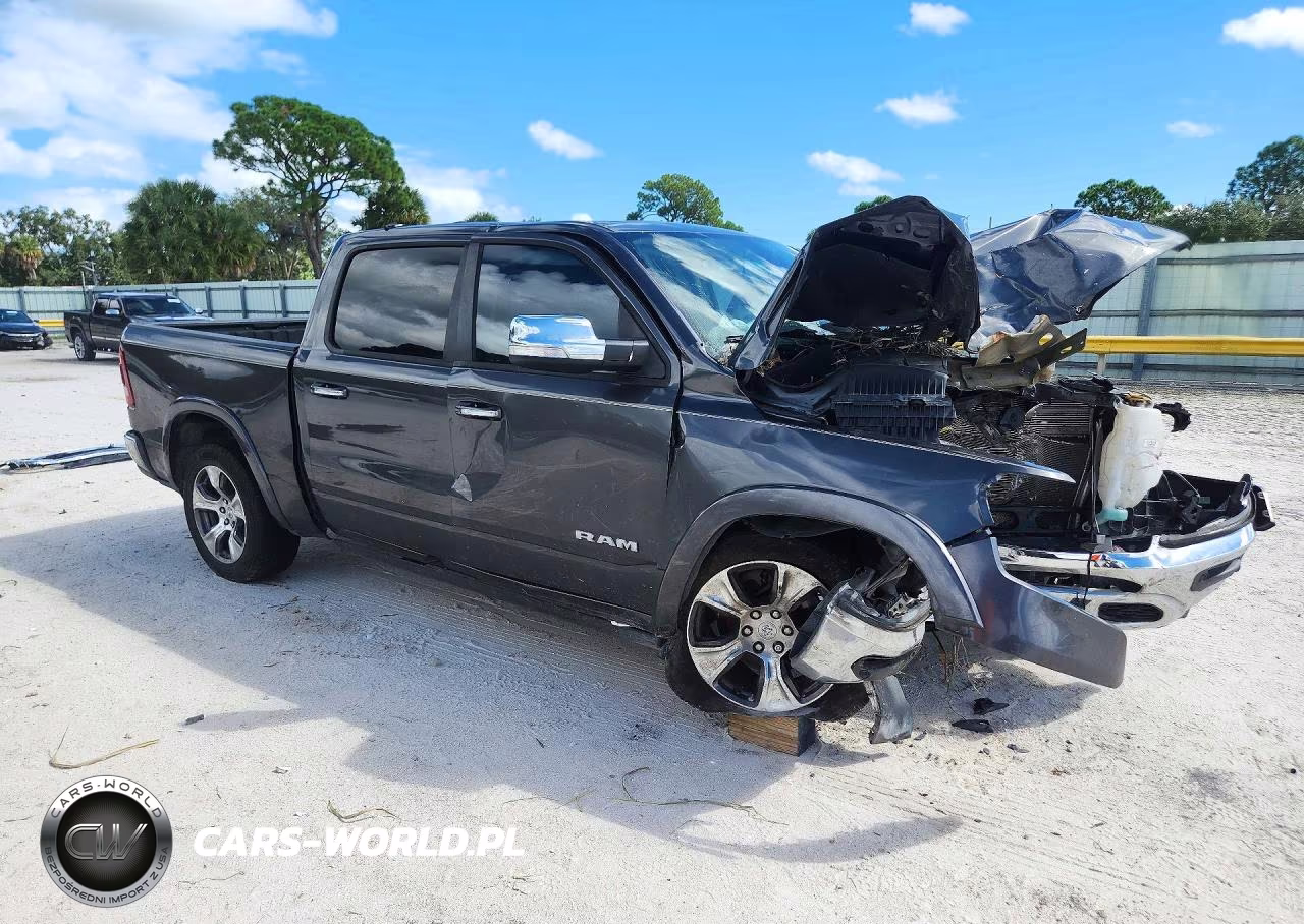 2019 Ram 1500 Laramie VIN:1C6RREJT4KN912694 - 4