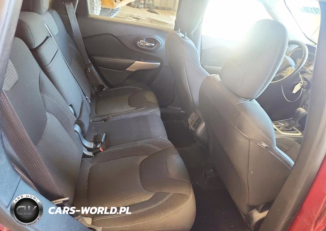 2017 Jeep Cherokee Latitude VIN:1C4PJMCS0HW631517 - 10