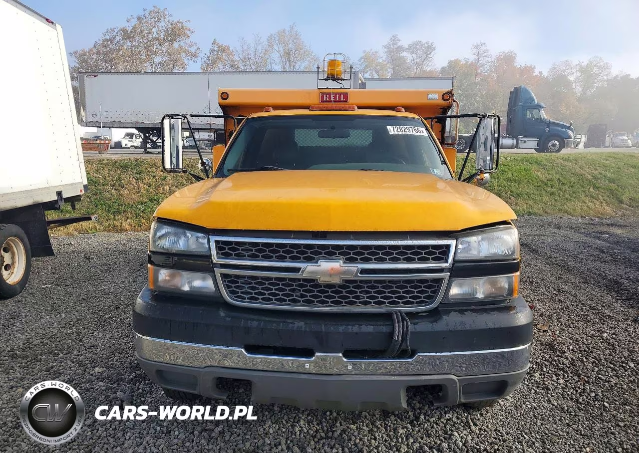 2005 Chevrolet Silverado Dump Truck VIN:1GBJK34215E288959 - 5
