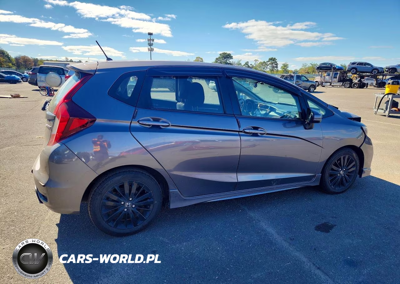 2018 Honda Fit Sport VIN:3HGGK5H63JM716521 - 3