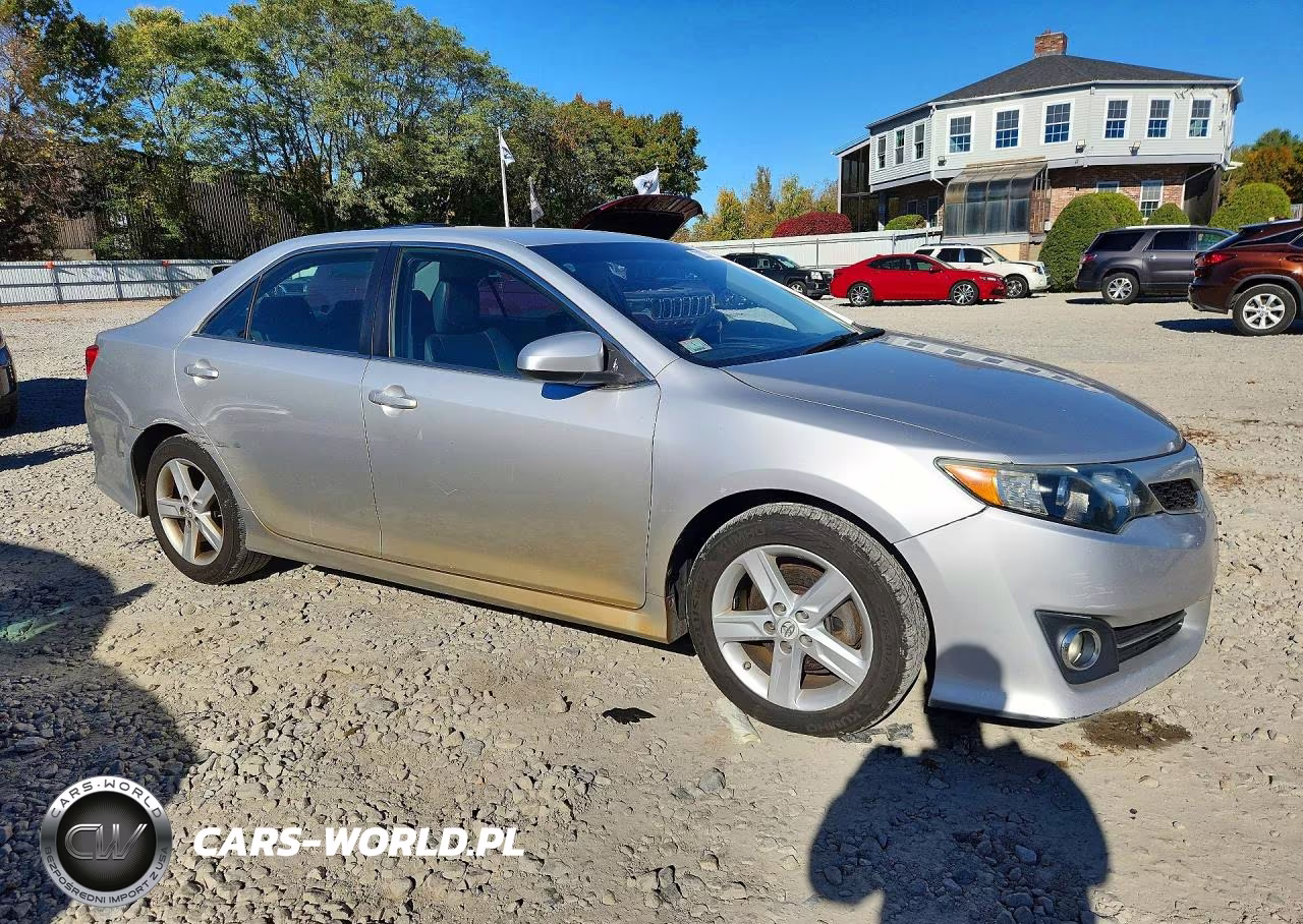 2013 Toyota Camry Se VIN:4T1BF1FK1DU660743 - 4