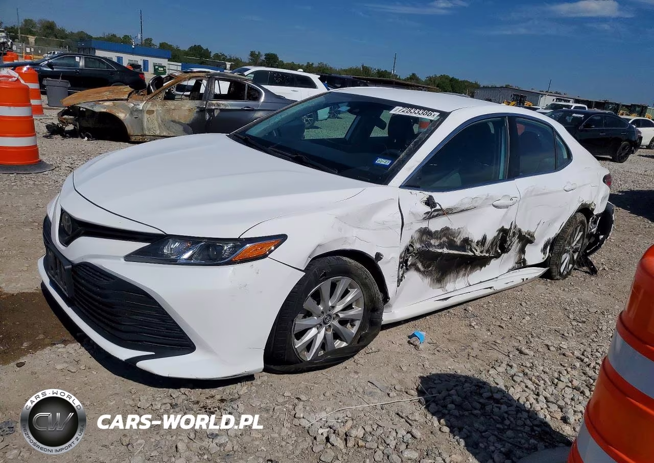 2020 Toyota Camry Le – zdjęcie 1 z 12