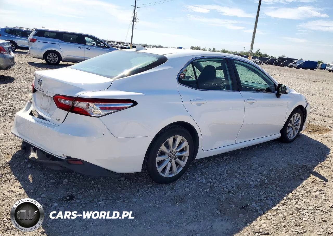 2020 Toyota Camry Le VIN:4T1C11AK4LU332516 - 3