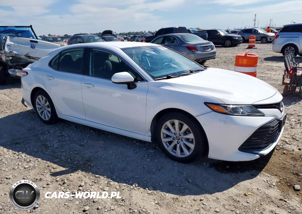 2020 Toyota Camry Le VIN:4T1C11AK4LU332516 - 4