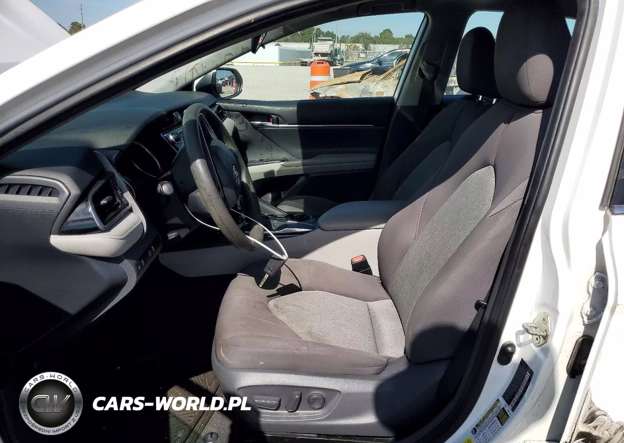 2020 Toyota Camry Le VIN:4T1C11AK4LU332516 - 7