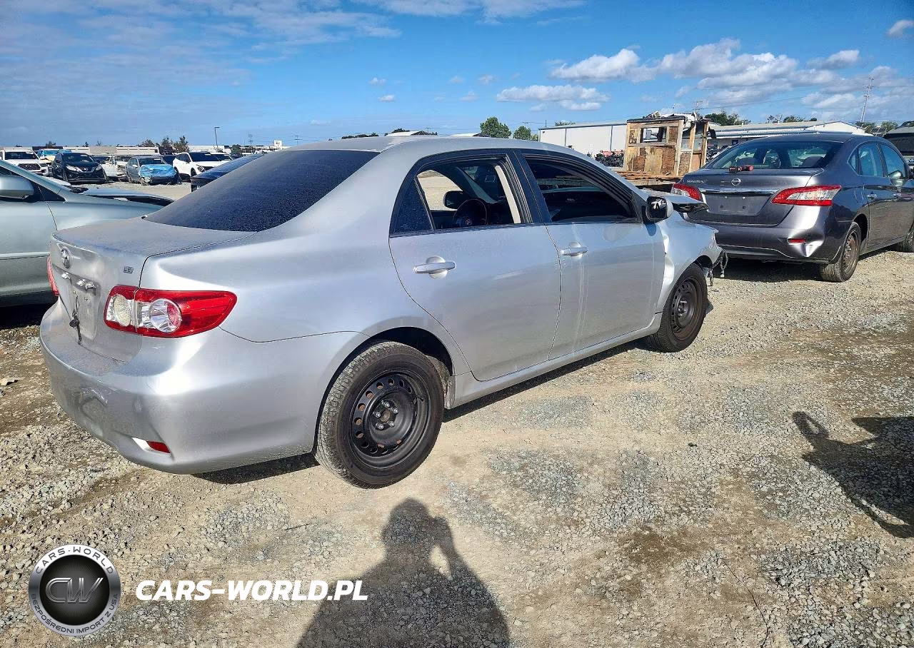 2013 Toyota Corolla Le VIN:5YFBU4EEXDP094635 - 3