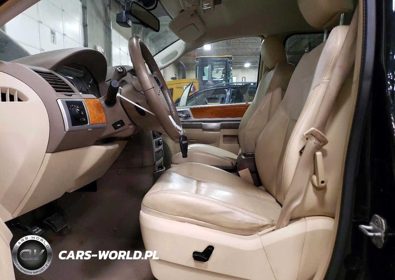 2010 Chrysler Town & Country Limited VIN:2A4RR6DX2AR152788 - 7