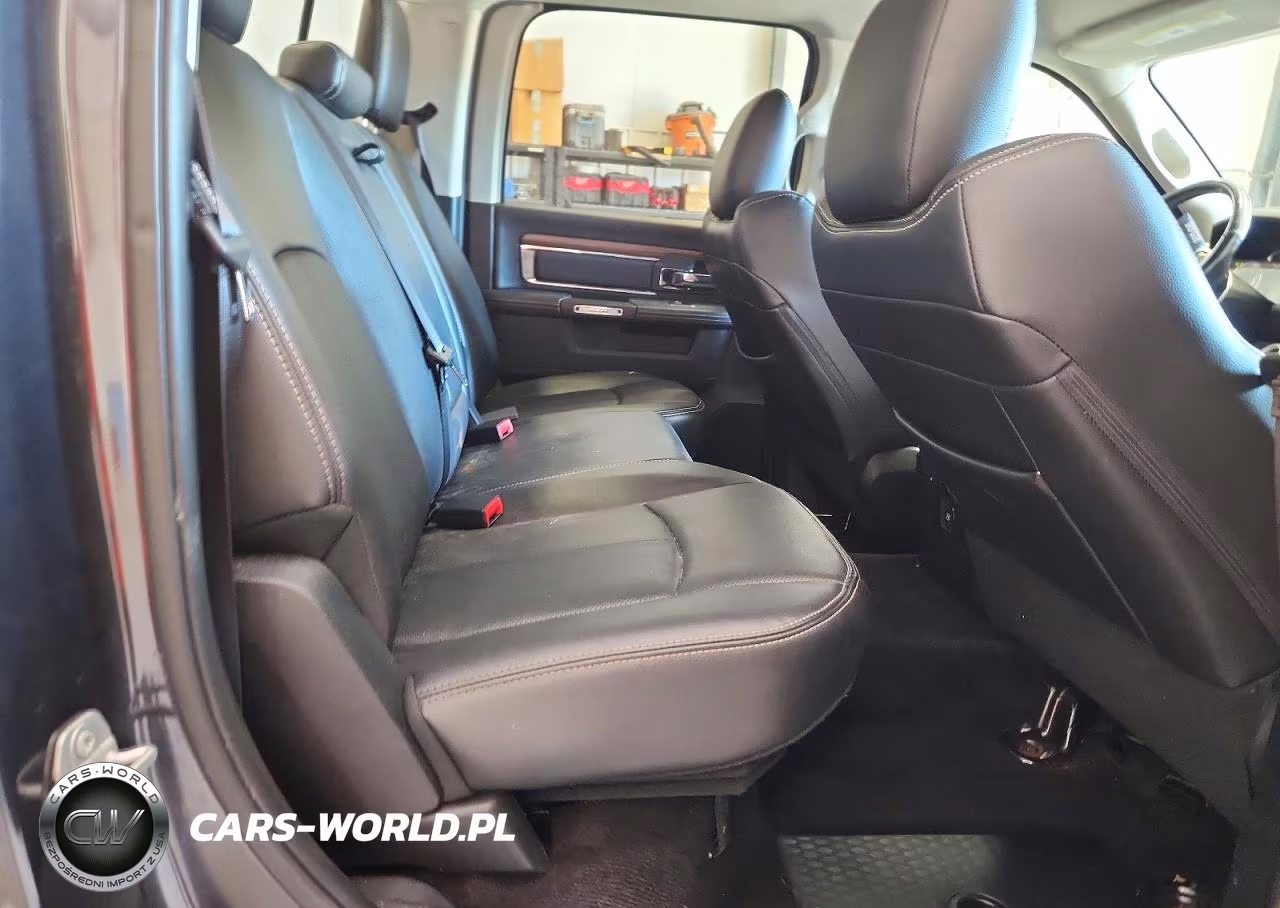 2018 Ram 1500 Laramie VIN:1C6RR7NTXJS110124 - 10