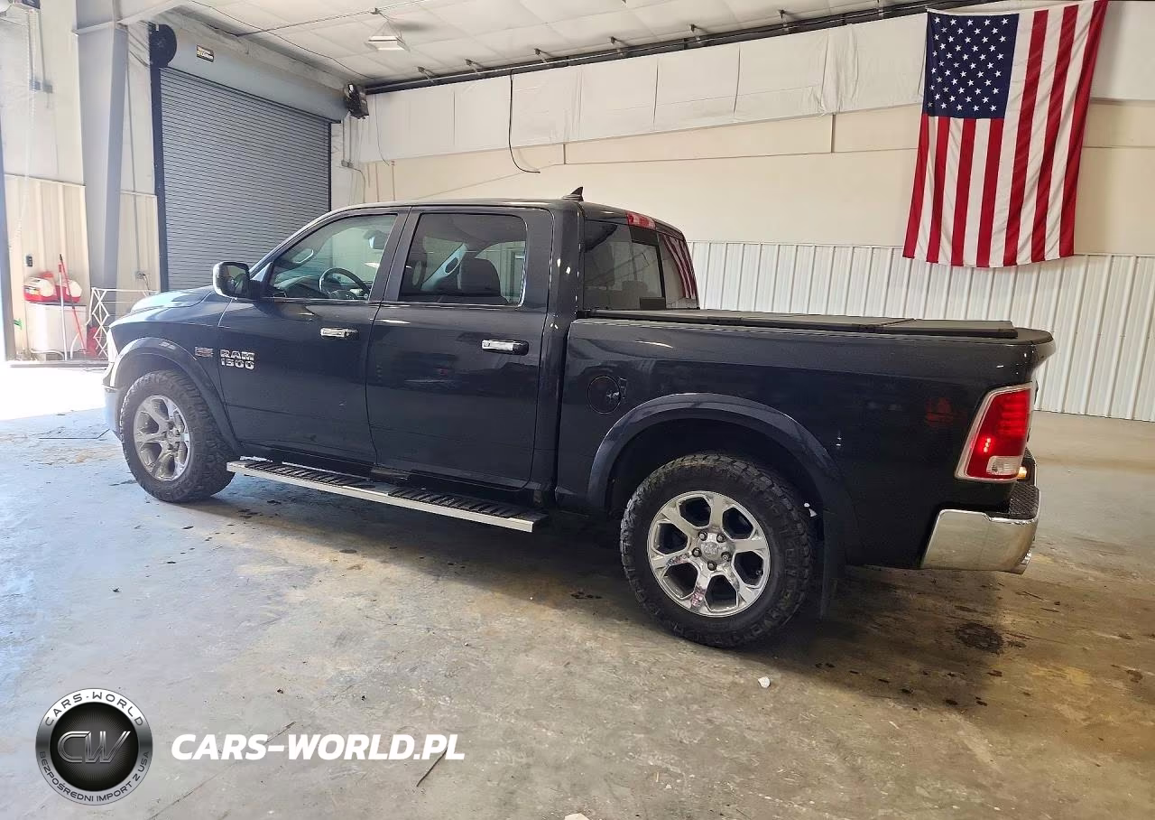 2018 Ram 1500 Laramie VIN:1C6RR7NTXJS110124 - 2