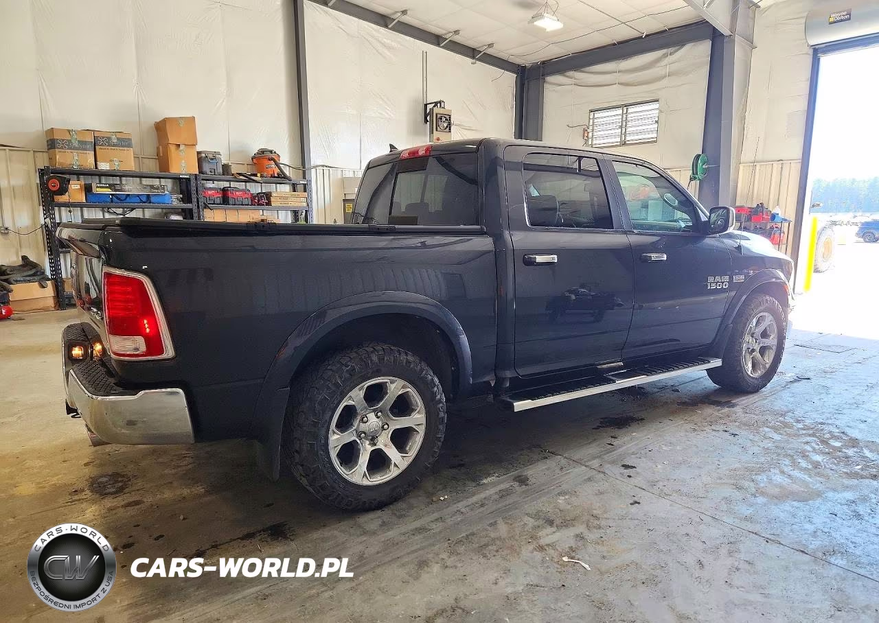 2018 Ram 1500 Laramie VIN:1C6RR7NTXJS110124 - 3