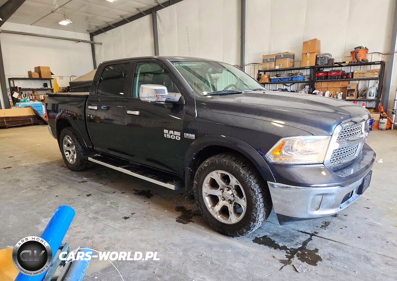 2018 Ram 1500 Laramie VIN:1C6RR7NTXJS110124 - 4