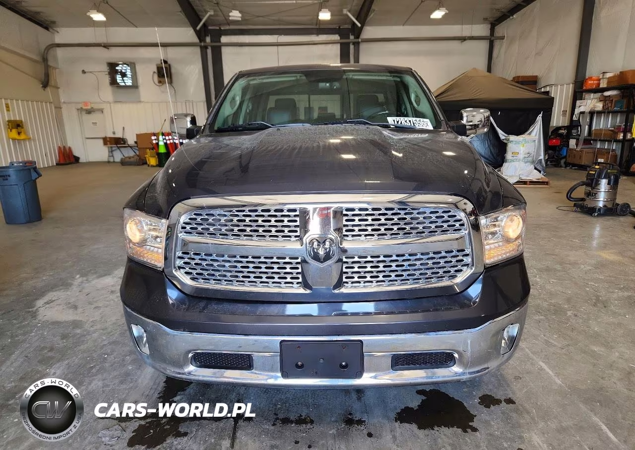 2018 Ram 1500 Laramie VIN:1C6RR7NTXJS110124 - 5