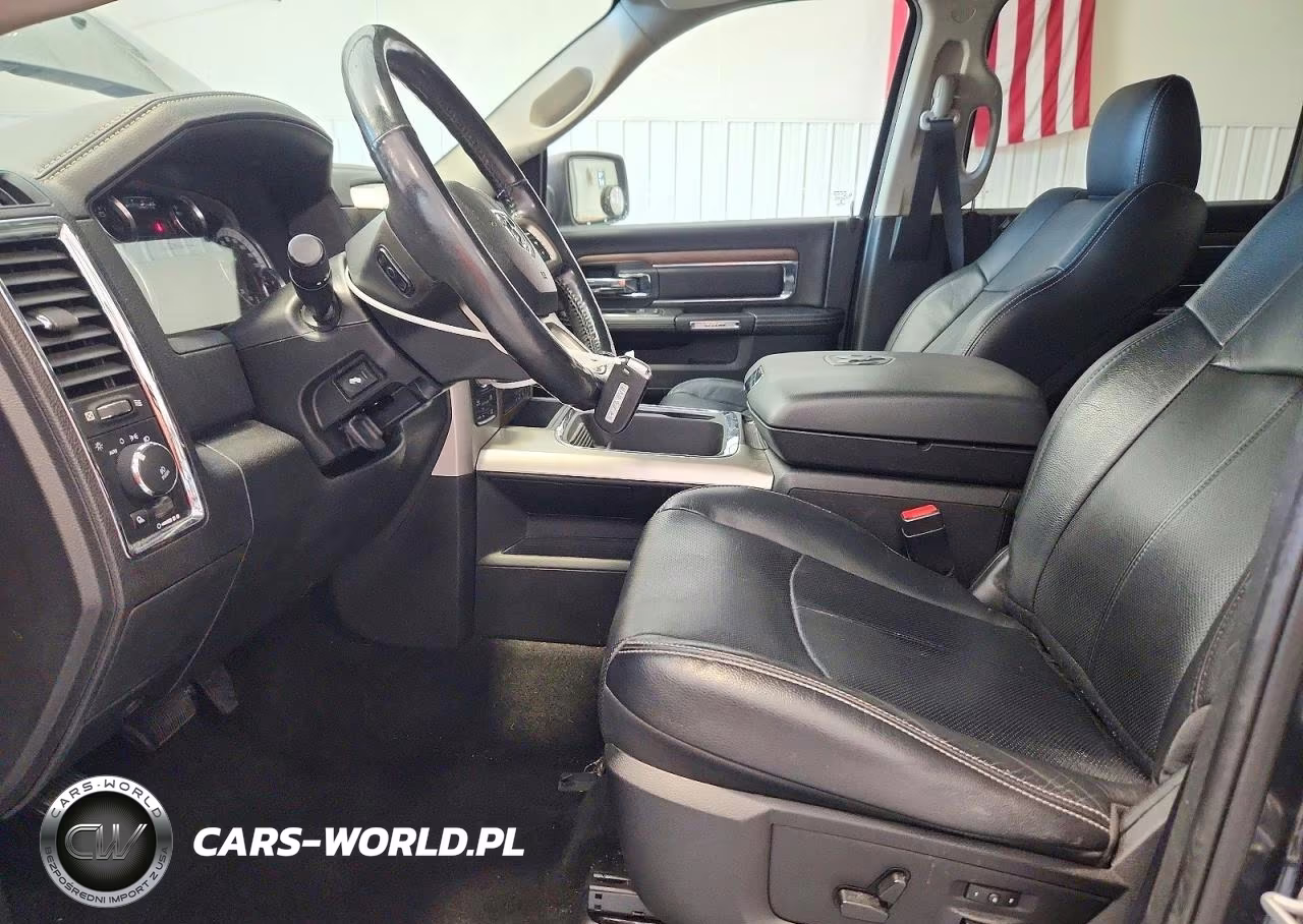 2018 Ram 1500 Laramie VIN:1C6RR7NTXJS110124 - 7