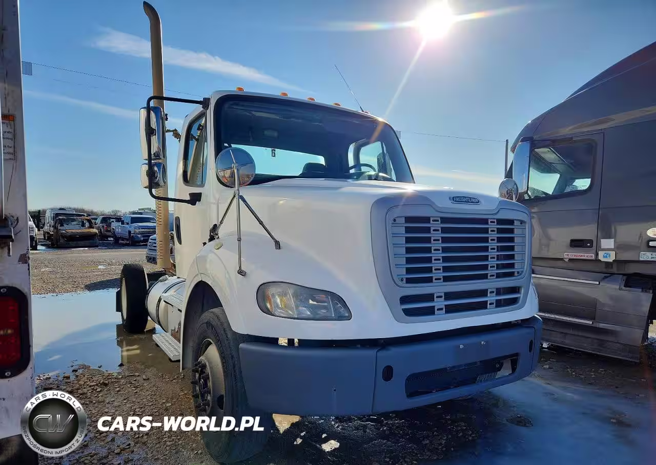 2015 Freightliner Business Class M2 Semi Truck
