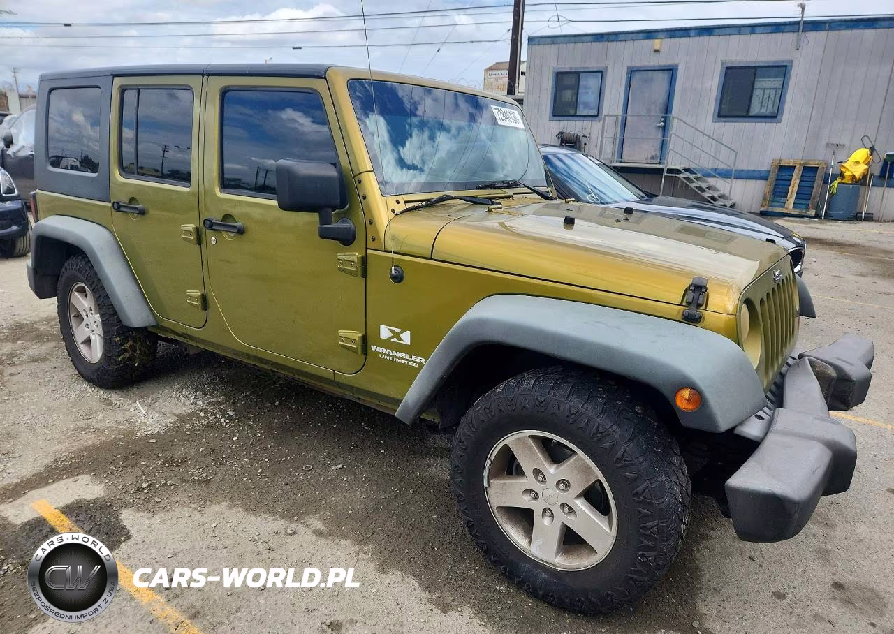 2008 Jeep Wrangler Unlimited X VIN:1J4GB39108L570784 - 4