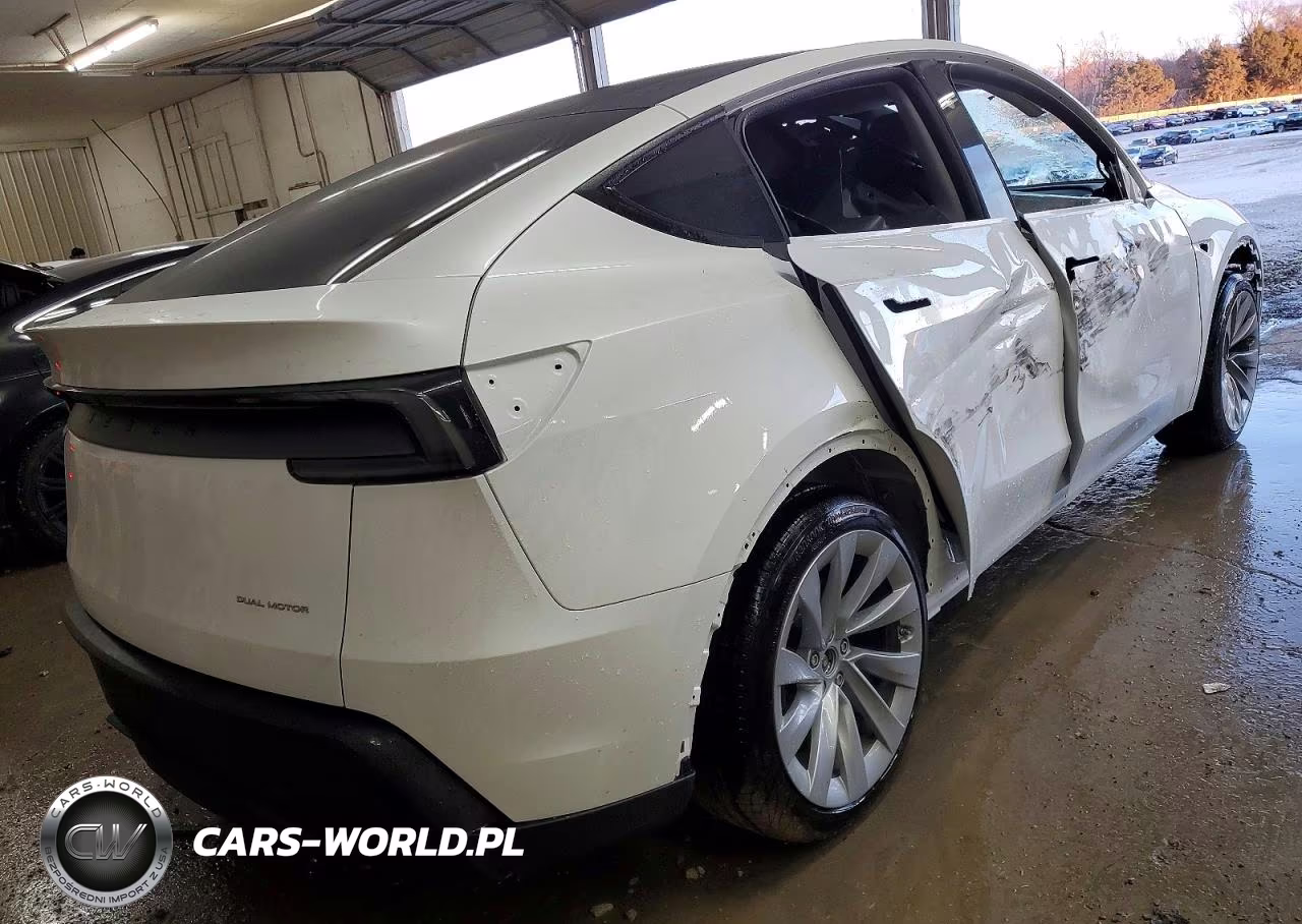 2026 Tesla Model Y VIN:7SAYGDEE8TA500200 - 3