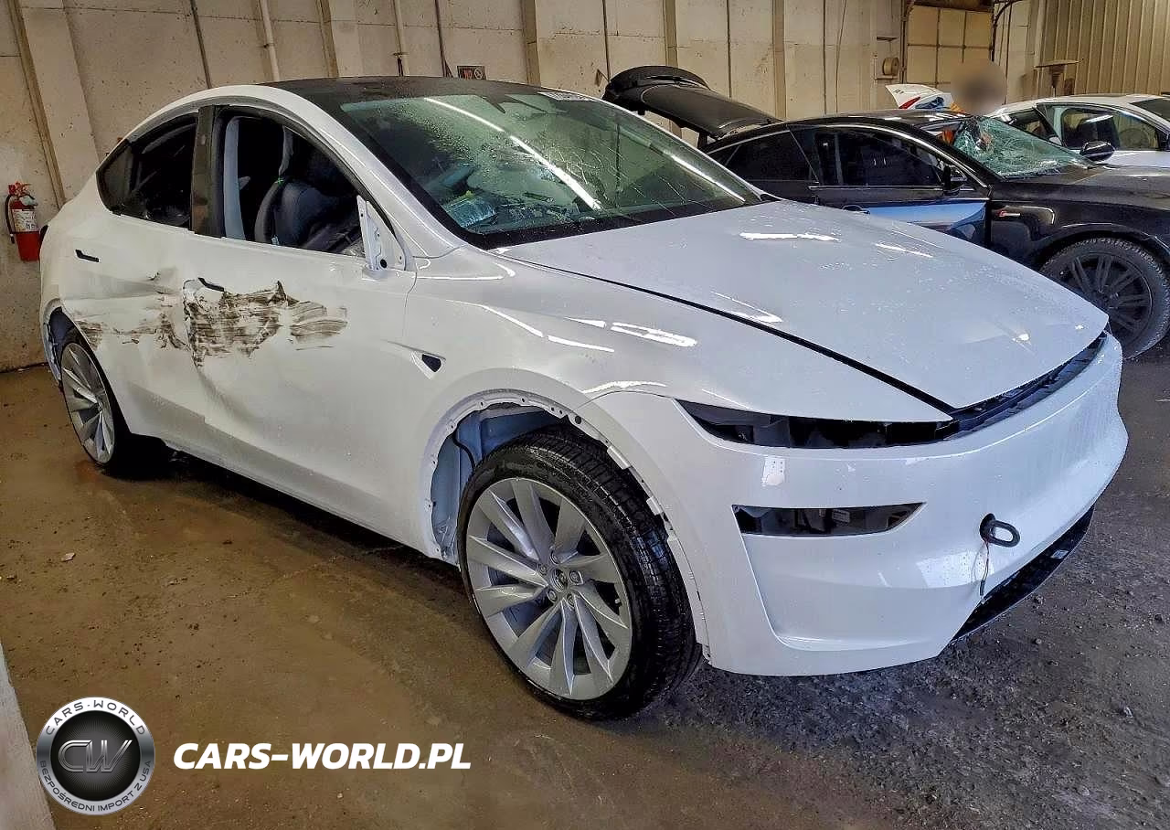 2026 Tesla Model Y VIN:7SAYGDEE8TA500200 - 4