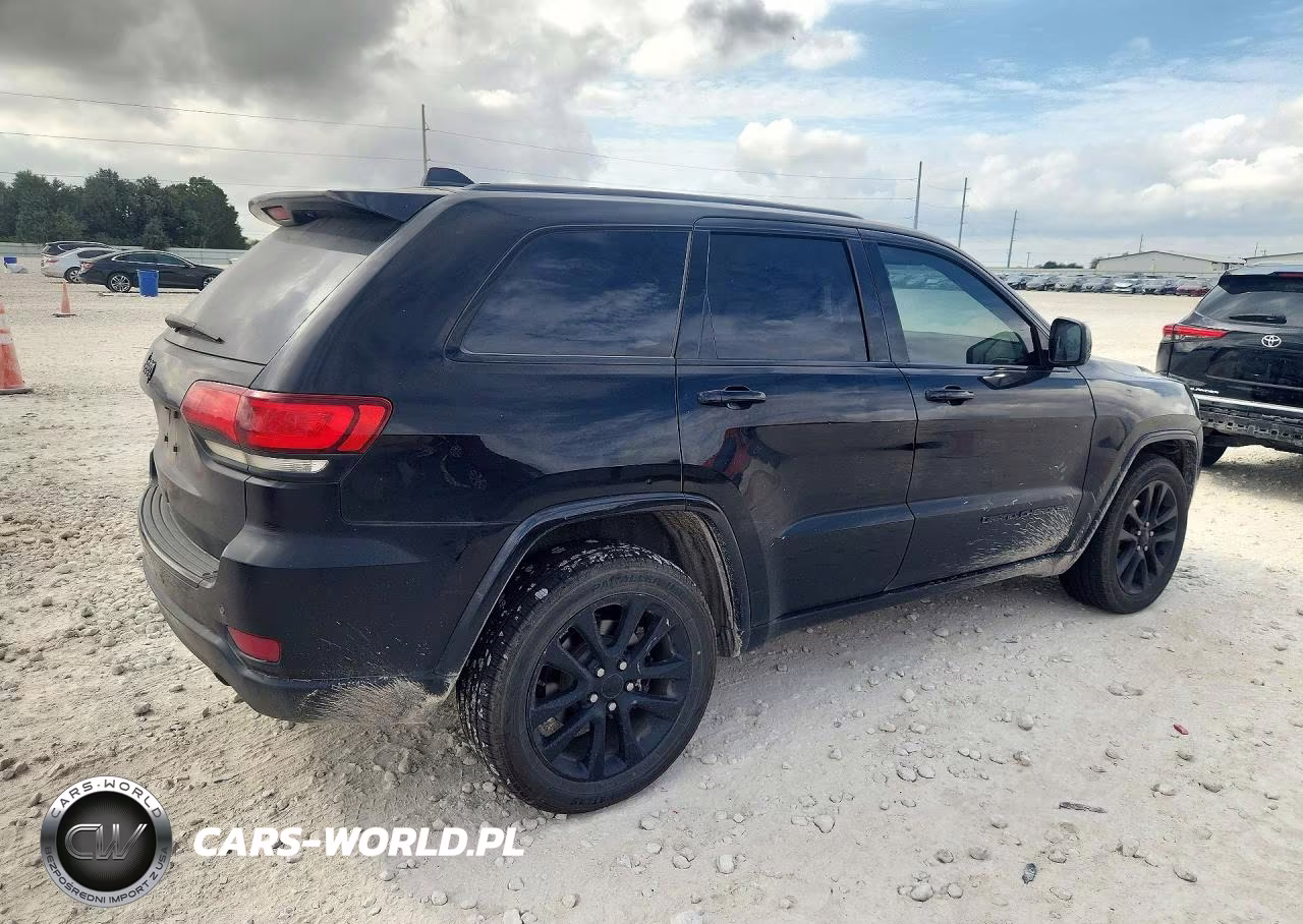 2018 Jeep Grand Cherokee Laredo VIN:1C4RJFAGXJC123758 - 3