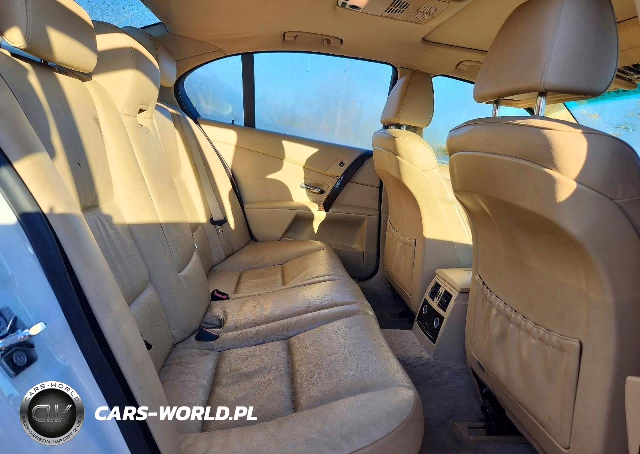 2007 BMW 530 Xi VIN:WBANF73577CU23801 - 10