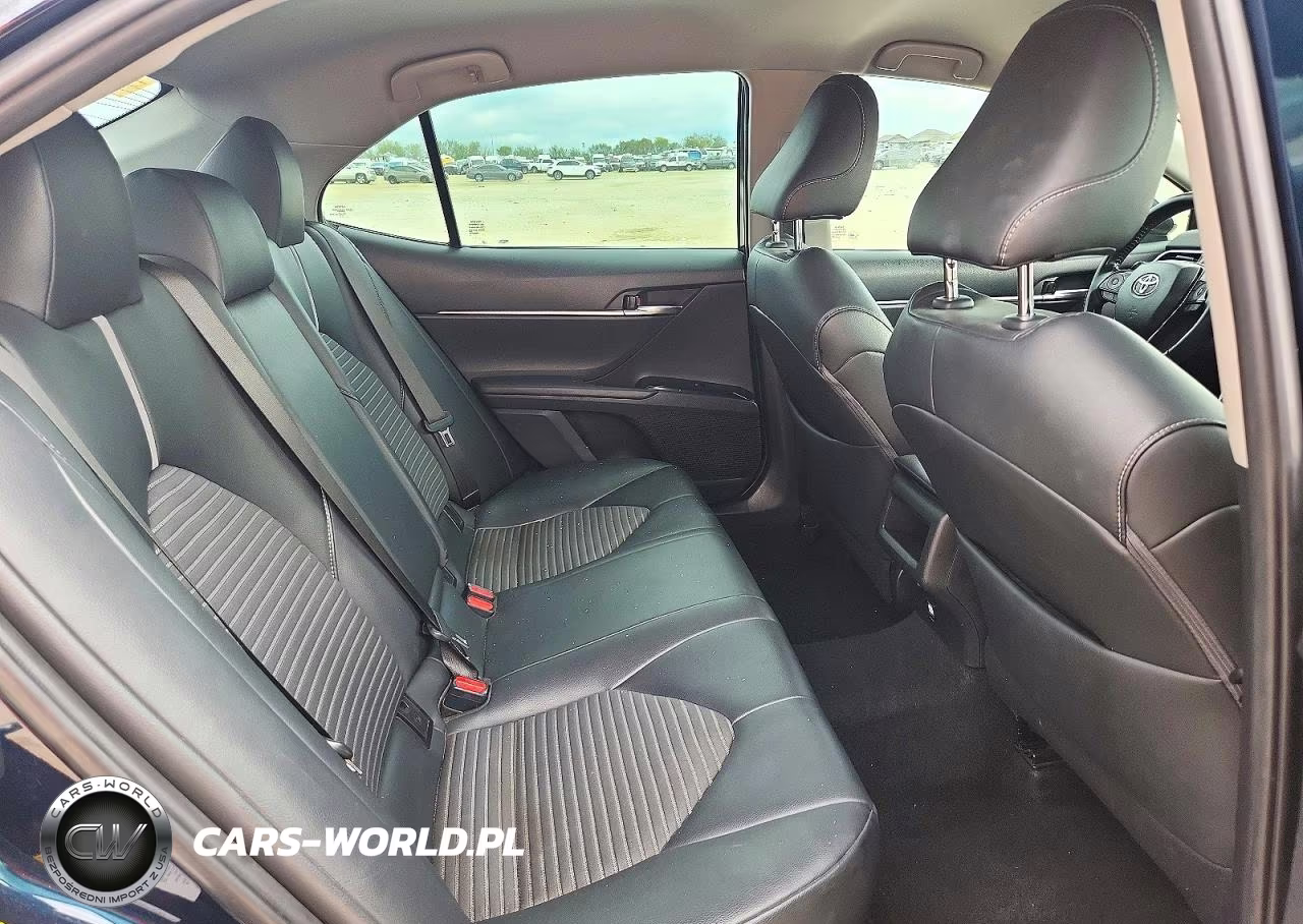 2018 Toyota Camry Se VIN:4T1B11HKXJU650350 - 10