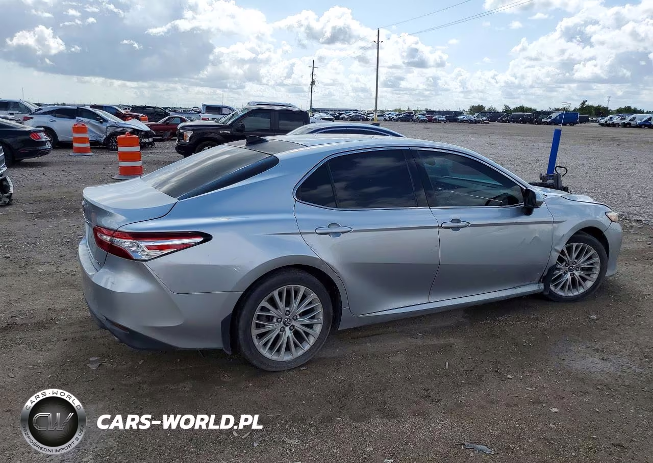 2018 Toyota Camry Xle VIN:4T1B11HK3JU037552 - 3