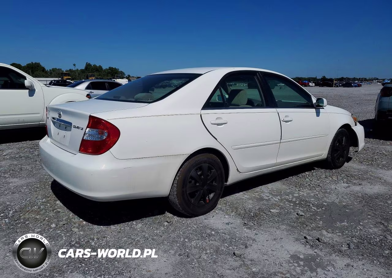 2003 Toyota Camry Le VIN:4T1BE32K03U130752 - 3