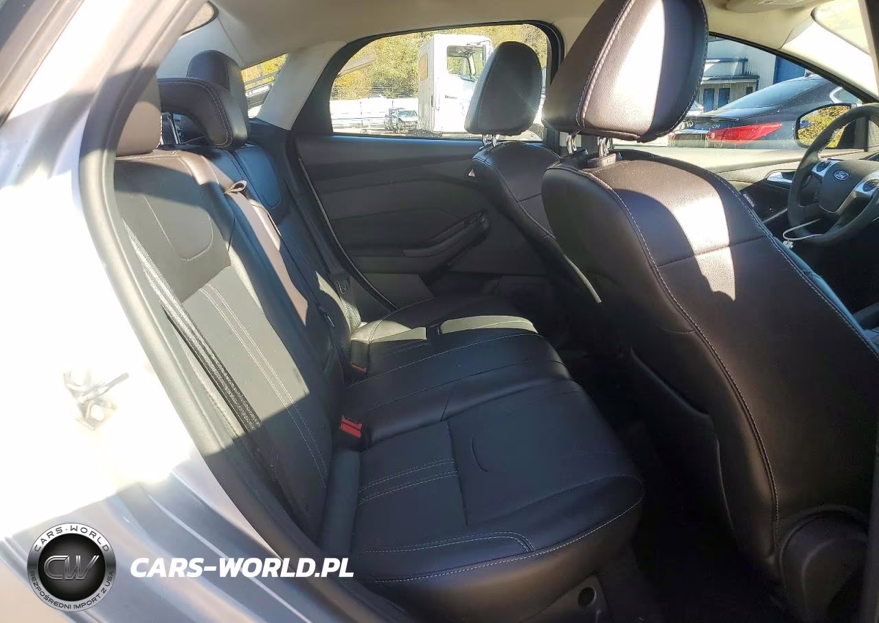 2014 Ford Focus Titanium VIN:1FADP3J24EL346854 - 10