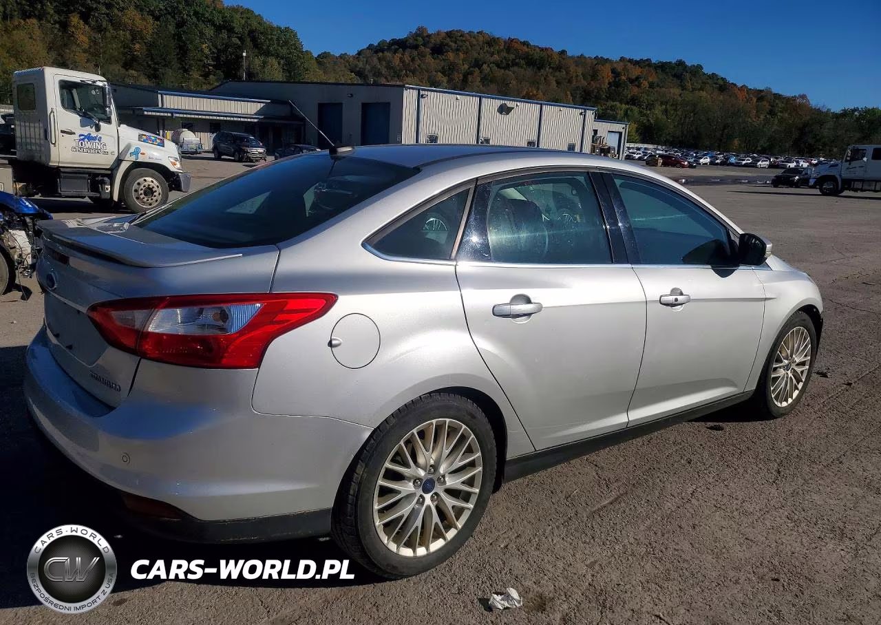 2014 Ford Focus Titanium VIN:1FADP3J24EL346854 - 3