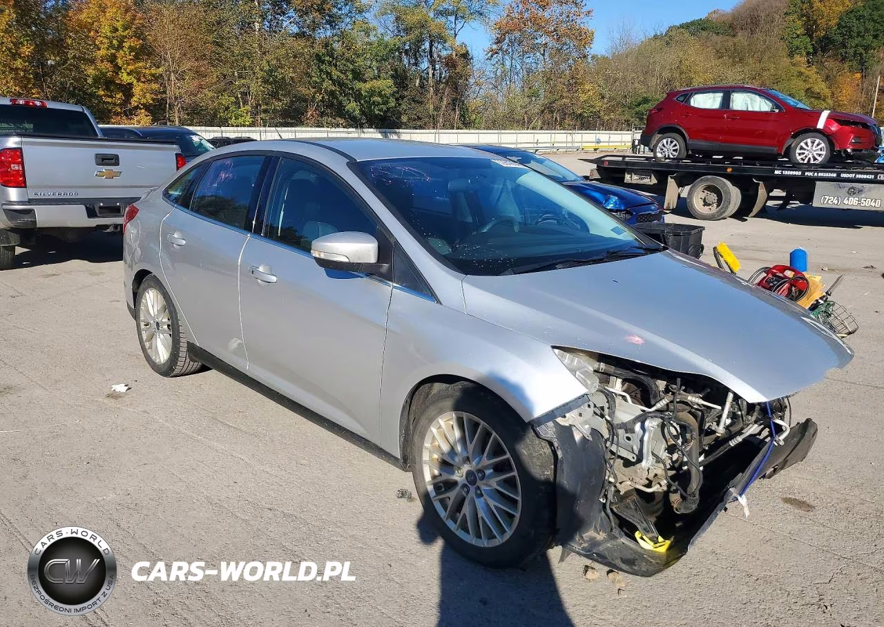 2014 Ford Focus Titanium VIN:1FADP3J24EL346854 - 4