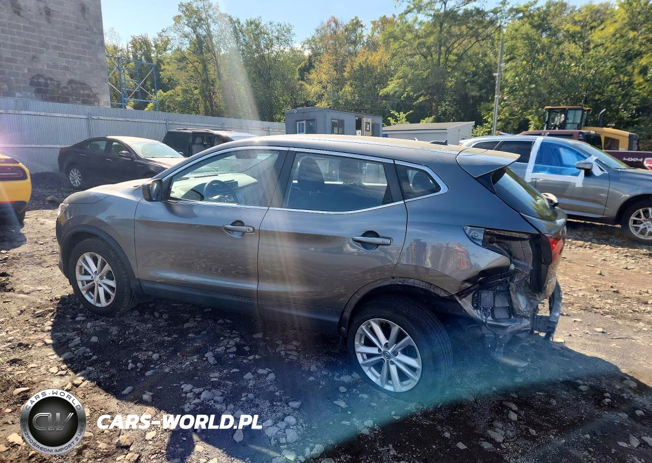 2018 Nissan Rogue VIN:JN1BJ1CR3JW266717 - 2
