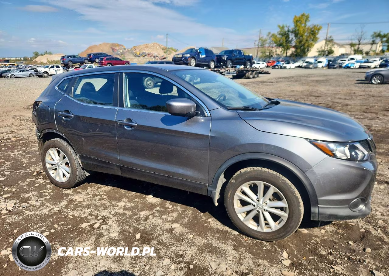 2018 Nissan Rogue VIN:JN1BJ1CR3JW266717 - 4
