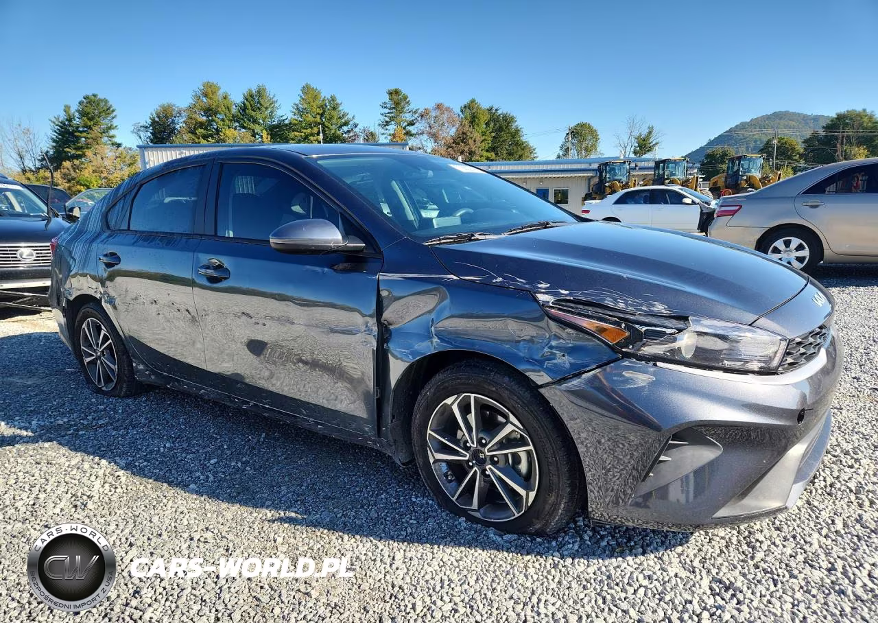 2023 Kia Forte Lxs VIN:3KPF24AD6PE566601 - 4