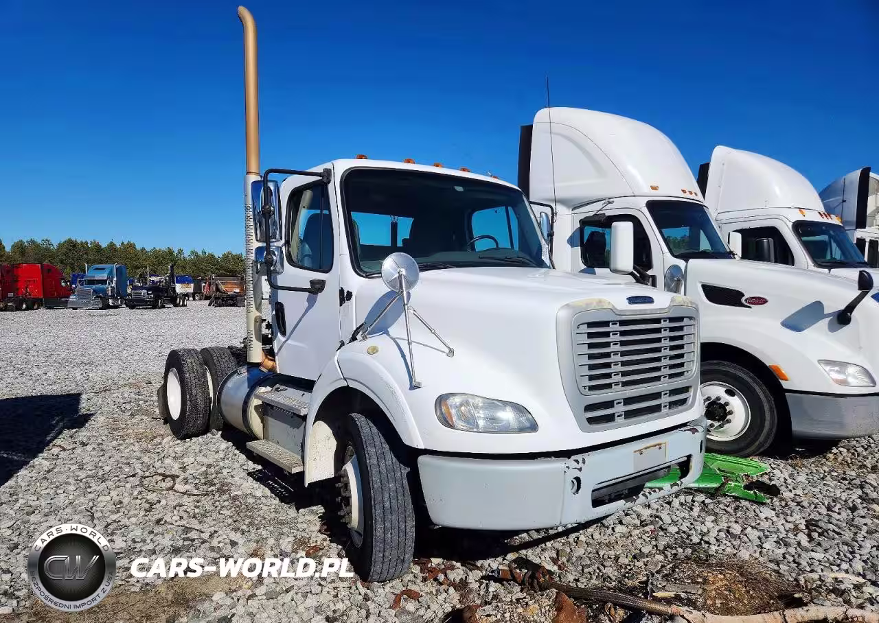 2015 Freightliner Business Class M2 Semi Truck