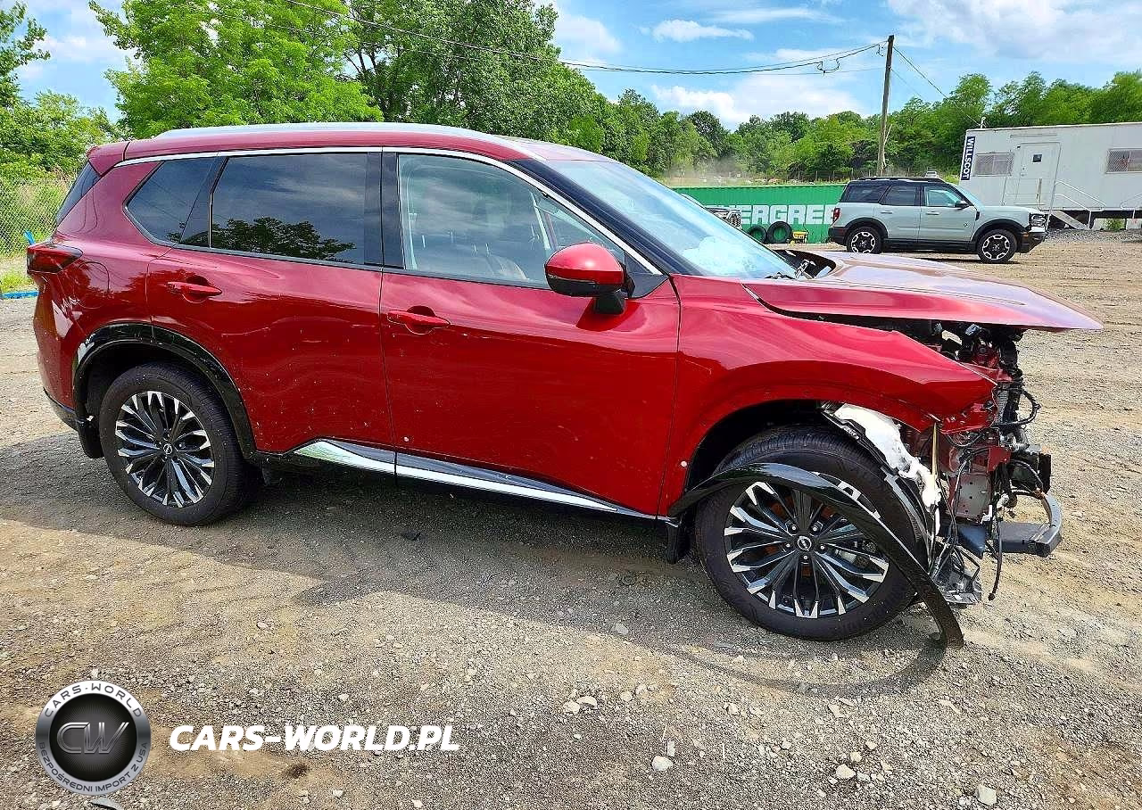 2025 Nissan Rogue Platinum VIN:JN8BT3DDXSW472340 - 4