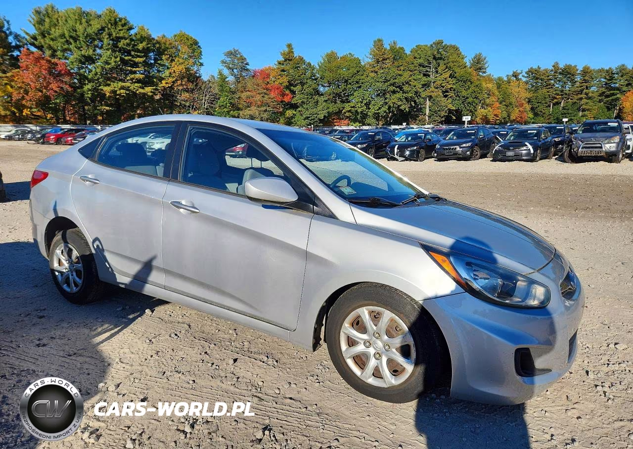 2013 Hyundai Accent Gls VIN:KMHCT4AE5DU285651 - 4