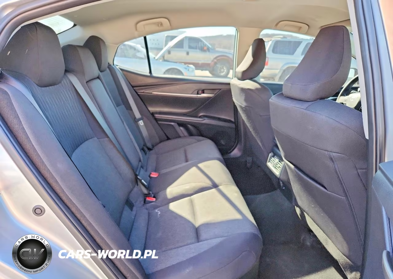 2025 Toyota Camry Le VIN:4T1DAACK8SU502926 - 10